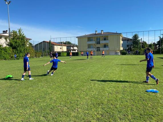 In fuga dalla guerra in Ucraina, i baby calciatori della Dinamo Kiev in campo ad Abano