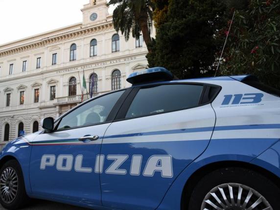 Una lite tra extracomunitari in piazza Umberto finisce in rapina, due arresti