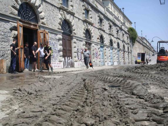 Torino, i Murazzi tornano accessibili: ancora interdetti i percorsi ciclo pedonali in prossimità del fiume