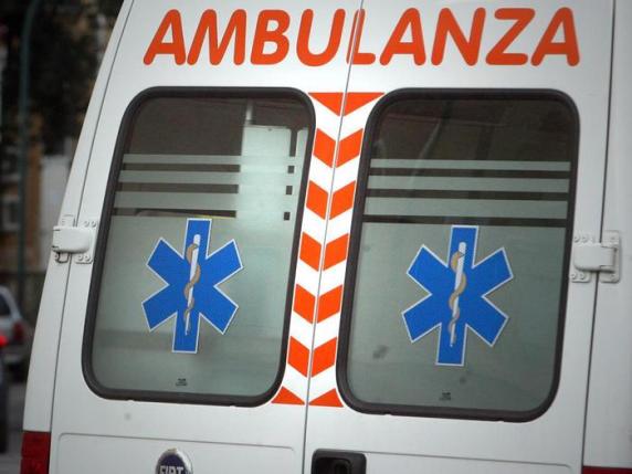 Incidente sul lavoro a Masserano, precipita per circa 8 metri d'altezza: è grave