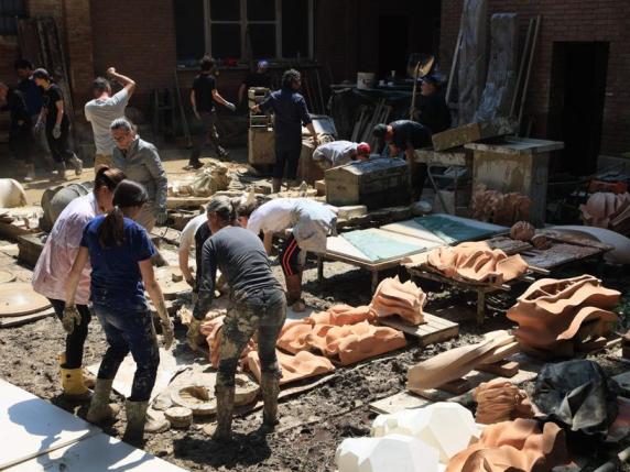 Vittime alluvione, è lutto nazionale. Il ministro Musumeci: «Fino a 900 euro al mese alle famiglie sfollate»