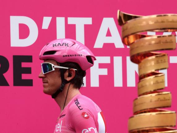 INEOS Grenadiers's British rider Geraint Thomas attends the start of the seventeenth stage of the Giro d'Italia 2023 cycling race, 197 km between Pergine Valsugana and Caorle, near Venice on May 24, 2023. (Photo by Luca Bettini / AFP)