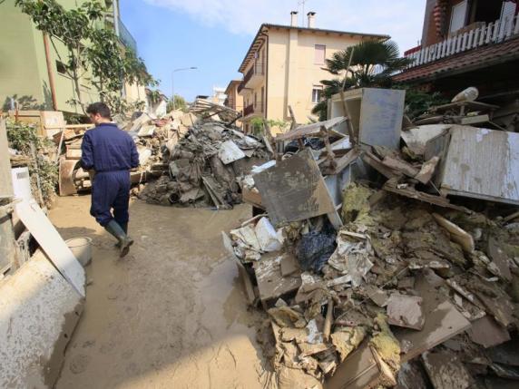 Sciacalli dell'alluvione: nuove denunce, fioccano le segnalazioni da Ravenna a Bologna. Le raccomandazioni