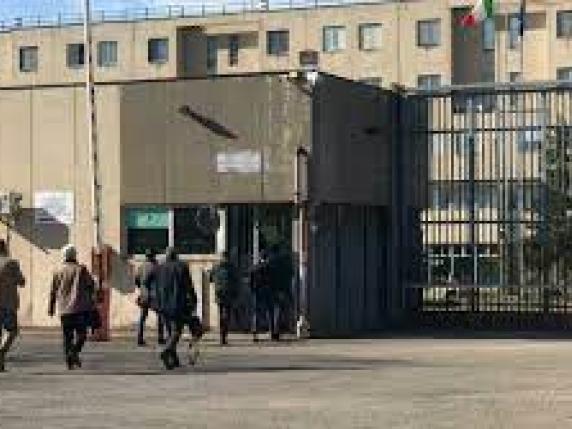 Carcere di Viterbo, le denunce inascoltate dei detenuti: «Noi, picchiati nel sottoscala»