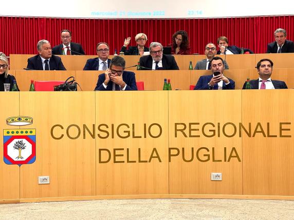Regione Puglia, dai necrologi ai biglietti bus. La Corte dei Conti sanziona Pd, M5s, Forza Italia e Lega
