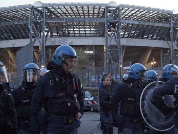 Tifosi dell'Ajax aggrediti, arrestati 6 ultras del Napoli
