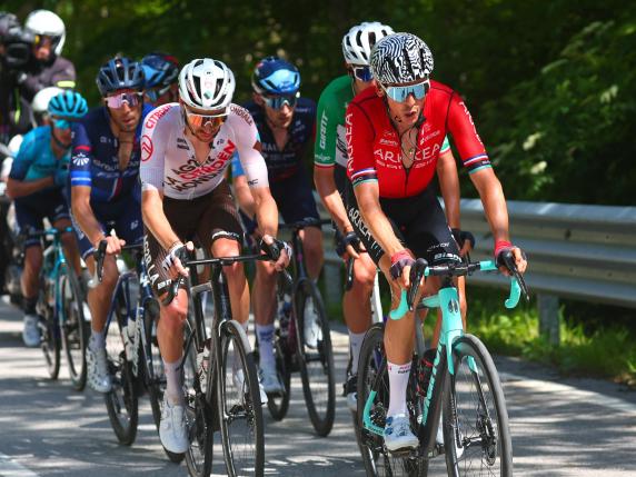 Giro d'Italia, in Val di Zoldo vince in maglia tricolore il vicentino Filippo Zana