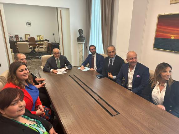Pomigliano d'Arco, Russo proclamato sindaco presenta già la sua giunta: «Subito al lavoro»