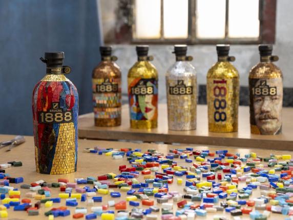 Venezia, i mosaici Orsoni per le bottiglie di rum