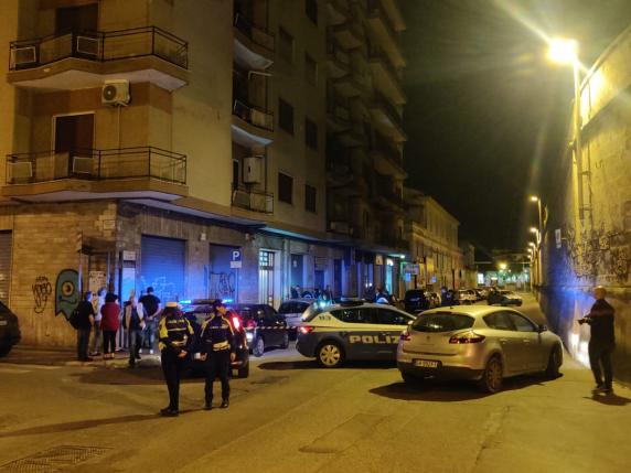 Omicidio a Taranto, 61enne ucciso in centro a colpi di pistola: era tornato in libertà dopo 17 anni di carcere