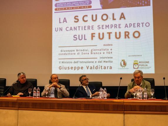 «La Puglia avrà altre dieci scuole», Valditara spiega la riforma tra le liti
