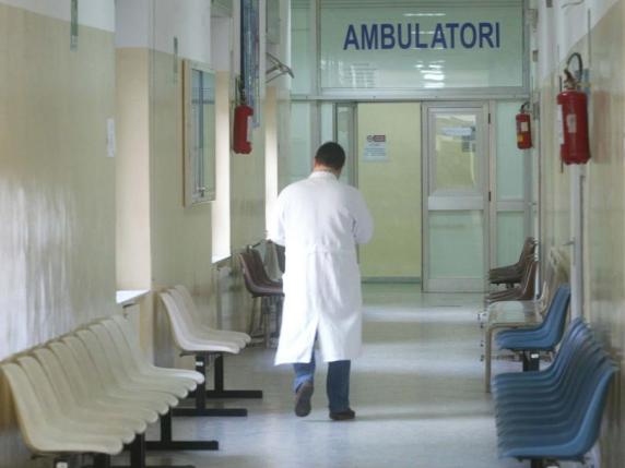 Sanità, in dieci anni 100mila posti letto in meno per i malati: «Il governo salvi gli ospedali»