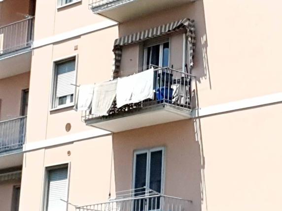 Mamma Cade Dal Balcone E Muore, L'autopsia Esclude Violenza O Malore ...