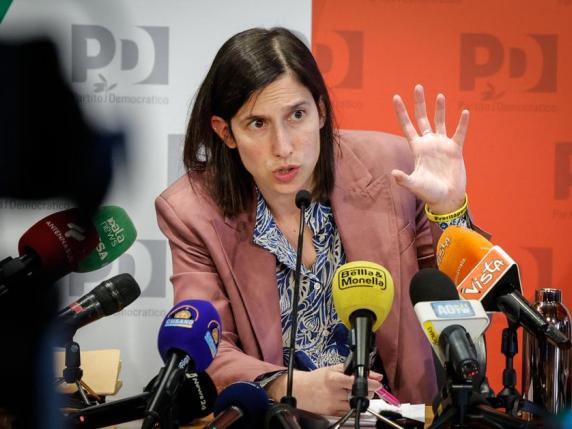 Pd, la partita  dura di Elly Schlein. Alibi in stile Belushi per spiegare lo stop