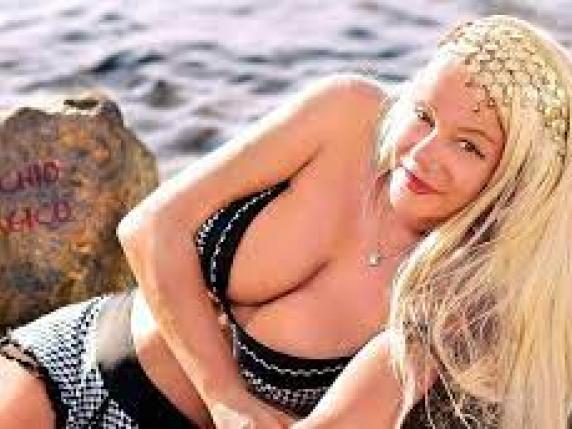 Torna in Puglia Rossana Doll, la pornostar barese riceverà un premio alla carriera