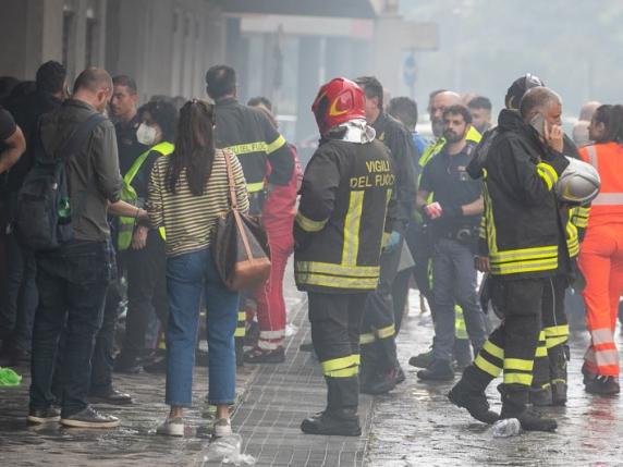 Palazzo in fiamme a Colli Aniene, sotto inchiesta la sicurezza del cantiere