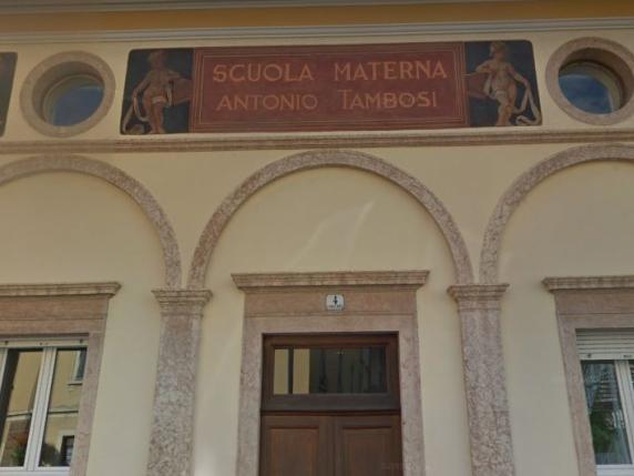 Trento, vandalizzato muro dell'asilo Tambosi: «Era un bene protetto dalla Sovrintendenza»