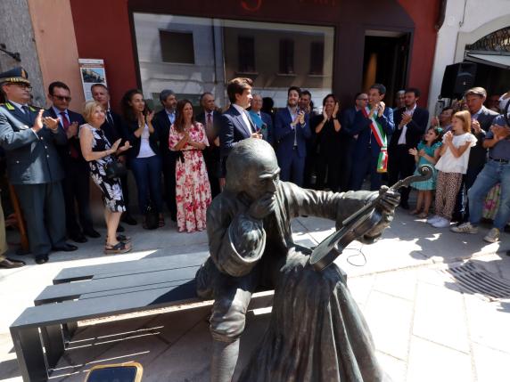 Dopo 343 anni riapre la casa di Antonio Stradivari a Cremona, Mazzali: «Visite d'arte e master in liuteria»
