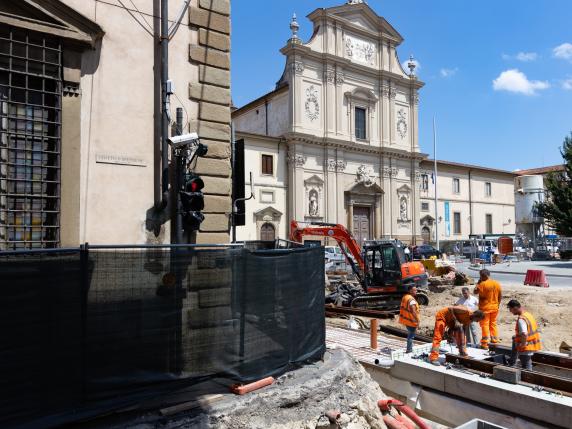 Tramvia a Firenze, arrivato il primo scambio in piazza San Marco: le foto
