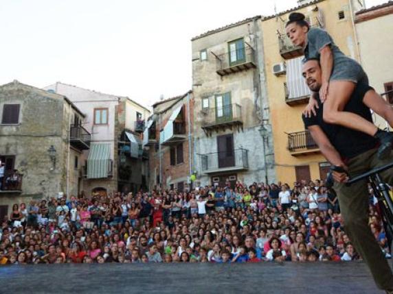 Le arti di strada riaccendono Pollina: il Valdemone Festival torna con una versione tutta al femminile