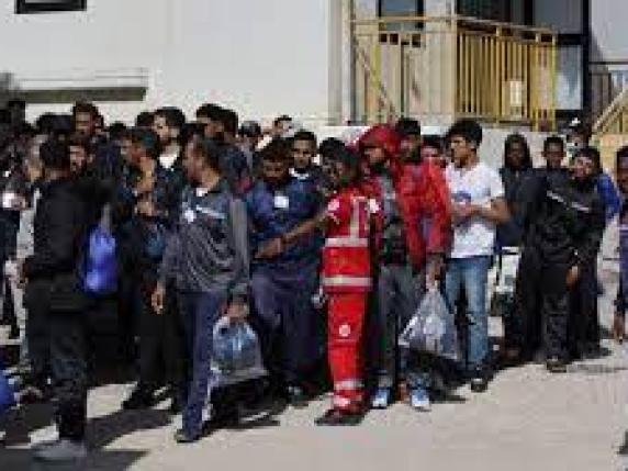 Migranti, 1.885 all'hotspot di Lampedusa. Oggi arrivati in 318