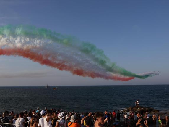 In 50 mila persone a Giovinazzo per assistere allo spettacolo delle Frecce Tricolori. Il sindaco Sollecito «Una grandissima emozione»