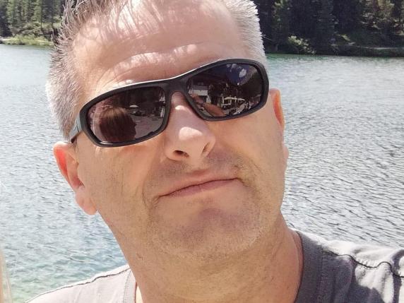 Incidenti in moto, Massimo Rosa morto al lago di Santa Croce: schianto contro il guard rail