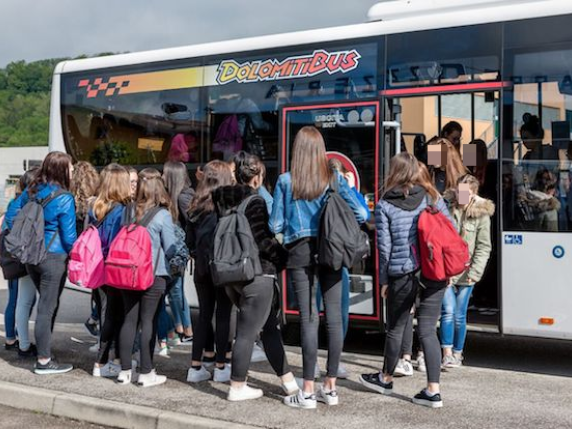 Belluno, Dolomiti Bus: «Pochi autisti, salteranno corse». Disagi per gli studenti