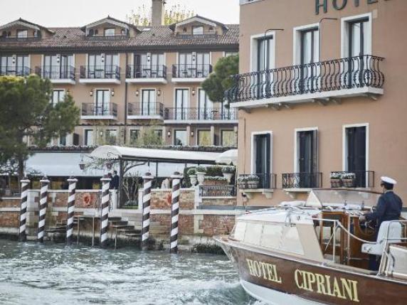 Venezia, trent’anni a pilotare la barca con amianto: ora l'hotel Cipriani deve risarcire i figli