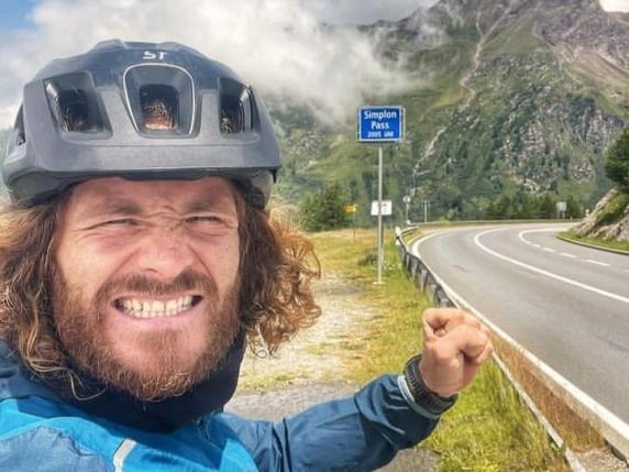 Benevento, Francesco Ciullo, 31 anni: «Ho lasciato un bel lavoro e ora giro l'Europa in bici, per essere felice»