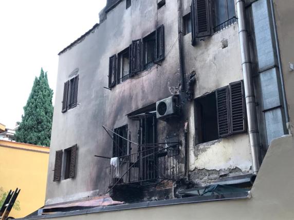 Firenze, incendio in un ristorante di viale Lavagnini, traffico nel caos
