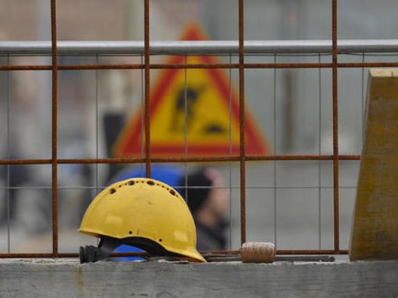 Torino, operaio 60enne muore in un incidente sul lavoro. Stava effettuando delle manutenzioni all'impianto elettrico 