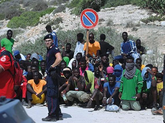 Migrantia Firenze, un Sos dalle strutture: «Non possiamo più accogliere»