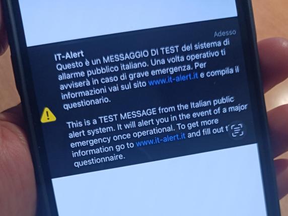 «Attenzione, questa è un'esercitazione»: scatta anche nel Lazio il test via sms per le emergenze