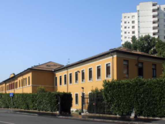 Milano, arrestato l'accoltellatore della «Casa della solidarietà»: a luglio aveva ferito gravemente il direttore