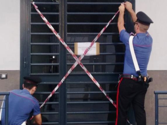 Teverola, albergo trasformato in "casa a luci rosse": irruzione dei carabinieri, sequestro e denuncia