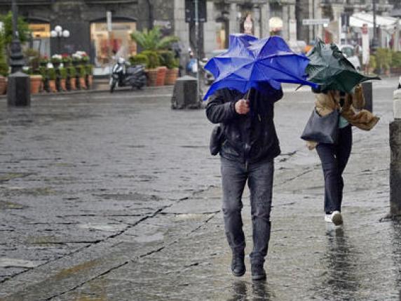 Campania, Allerta Meteo Dalla Mezzanotte: Temporali Improvvisi E ...