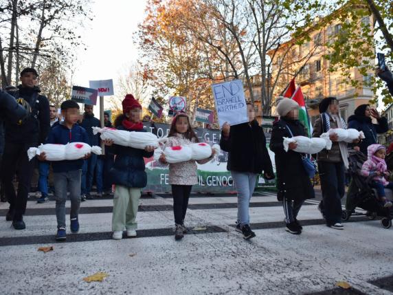 Torino, Finti Bambini Morti Al Corteo Pro Palestina: «Sono Le Vittime ...