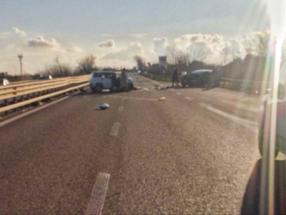 Lecce, Guida Contromano Sulla Statale E Si Scontra Con Un'altra Auto ...