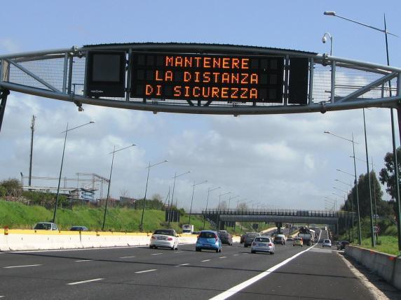 Incidente Grande Raccordo Anulare, Perde Il Controllo Dell'auto E Muore ...