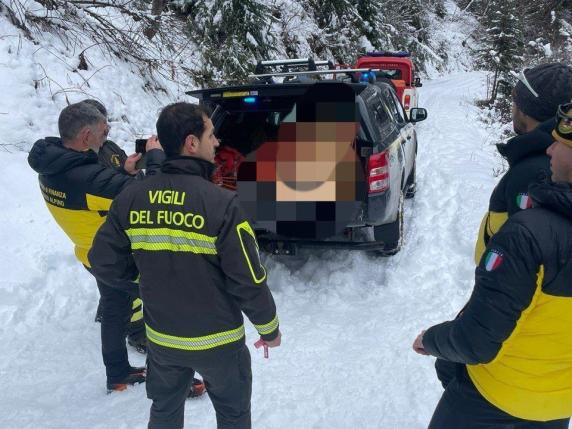 Manuela Spargi morta cadendo nel lago con l'auto a Colico: il carro funebre si perde seguendo il navigatore, autista semi assiderato e funerale rinviato