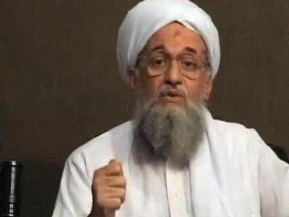 Osama Bin Laden, a sinistra,  con Al  Zawahiri in una foto del 2001