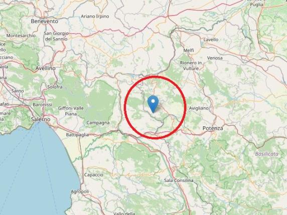 Terremoto al confine tra provincia di Salerno e Basilicata: scossa di magnitudo 3.8: gente in strada