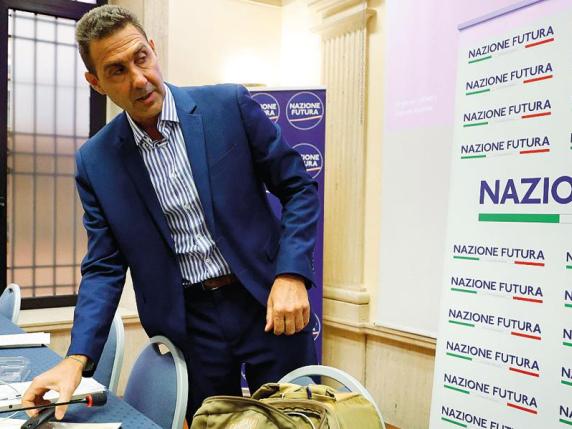 Vannacci sotto inchiesta per peculato e truffa. L’accusa: falsi rimborsi e indennità non dovute