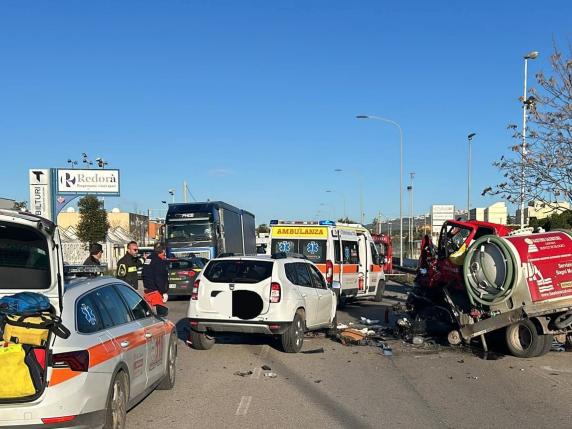 Taranto, Incidente Sulla Statale 7 All'ingresso Di Massafra: Un Morto E ...