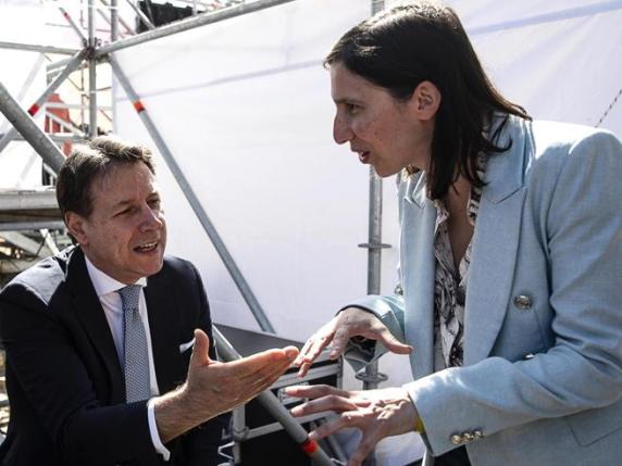 Conte: «Noi leali e contro l’illegalità. Con Schlein non ci siamo sentiti dopo lo strappo, ora cambi il Pd o il Pd cambierà lei»