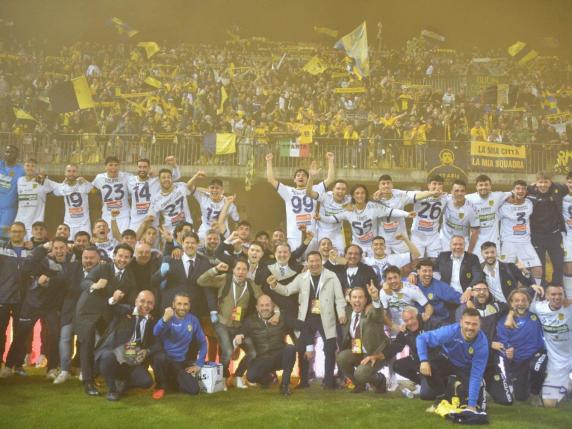 Juve Stabia Promossa In Serie B, Castellammare Fa Festa Fino All'alba ...