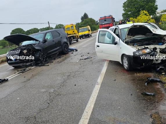 Auto Contro Un Fuoristrada Tra Gioia Del Colle E Putignano: Muore Un ...