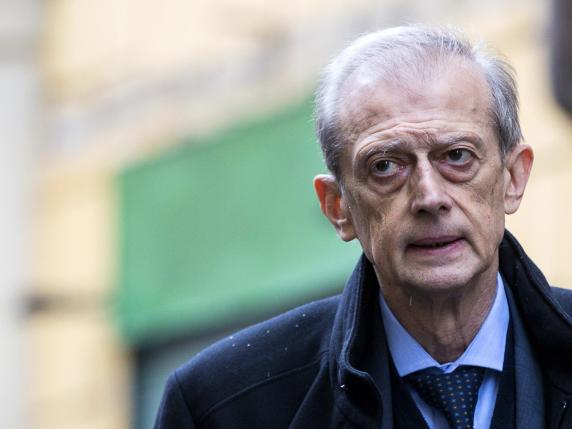 Piero Fassino e la denuncia per furto: «Mai appropriato di alcunché. Figuriamoci di un boccettino di profumo»