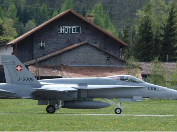 Un albergo di montagna, gli F35 e gli albergatori cinesi: la spy story che inquieta la Svizzera